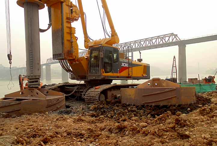 2013年3月m6米乐AppXRS1050旋挖钻机在新白沙沱长江大桥创亚洲3.2米大直径桩孔新纪录