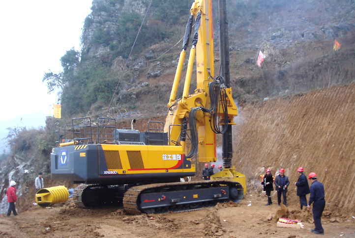 2012年4月，m6米乐AppXR280D旋挖钻机在位于贵州省清织高速四标段成功钻取孔深80米，孔径2米岩石桩孔