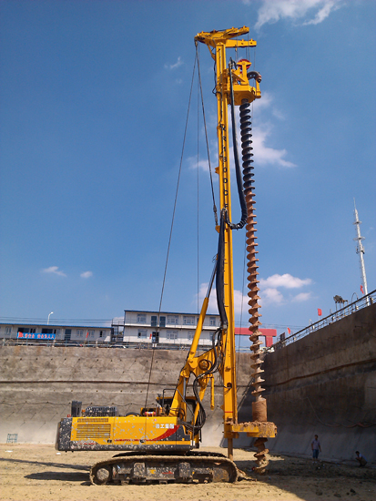 2013年6月m6米乐AppXR150DCFA长螺旋钻机在张家港进行房建桩施工