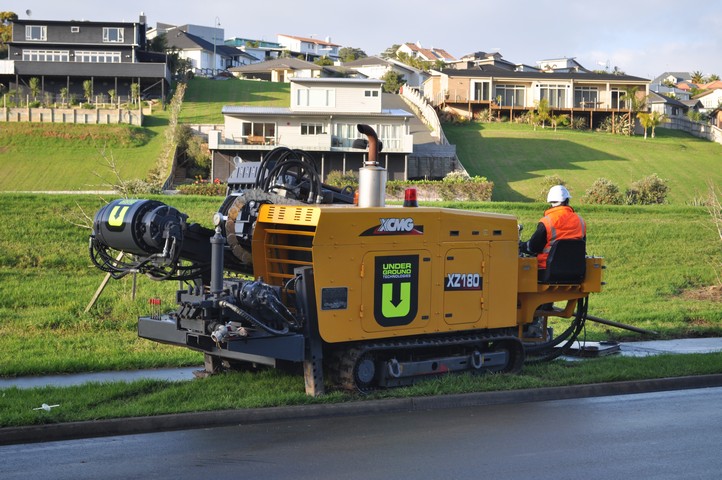 2013年8月m6米乐AppXZ180水平定向钻机在新西兰电力管线穿越m6施工