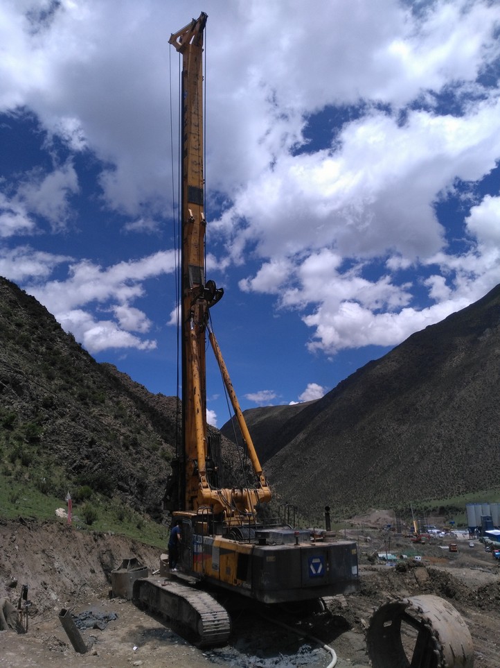 2017年6月m6米乐AppXRS1050旋挖钻机在西藏施工